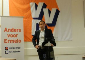 Lijsttrekker Yuri Visser tijdens de ledenvergadering